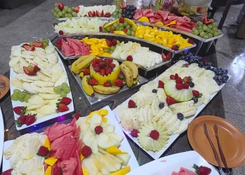 Confraternização Mesa de Frutas Confraternização Mesa de Frutas