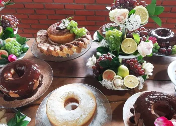 Confraternização Mesa de Bolos Confraternização Mesa de Bolos